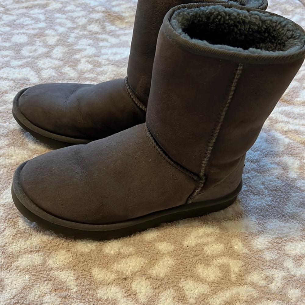 Ugg classic short boot